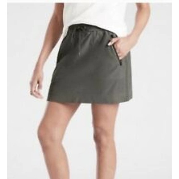 Athleta Dresses & Skirts - Athleta Size 6 Farallon Mini Skirt Cypress Green
